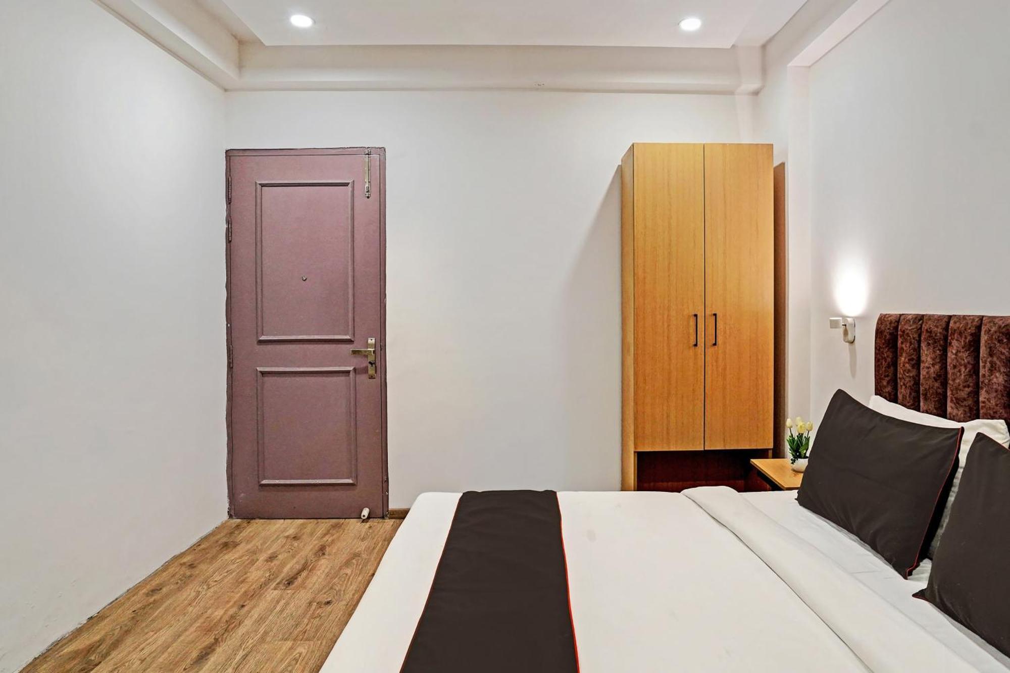 Super Townhouse Sector 57 Near Bestech Central Square Mall Gurgaon Exterior photo